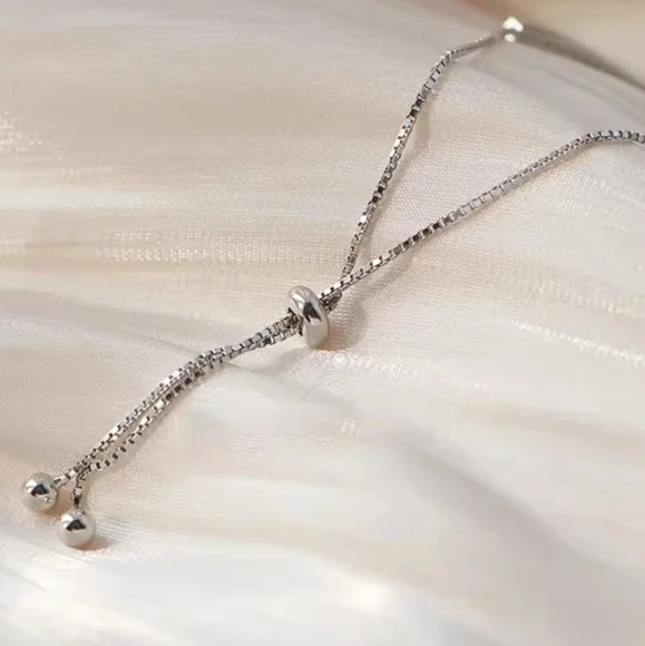 Dainty CZ Bow bracelet adjustable 14 K white gold plated - Picture 4 of 4